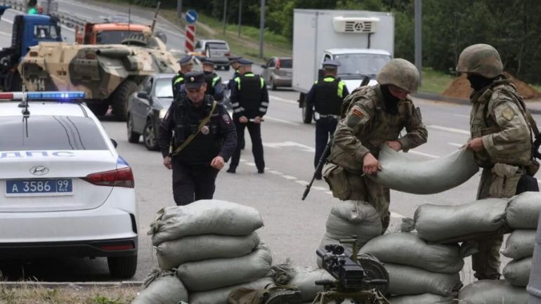 Πριγκόζιν: Δεν χρειάστηκε ούτε σφαίρα για την κατάληψη του αρχηγείου στο Ροστόφ – Ο στρατός οργανώνει θέση μάχης στη Μόσχα